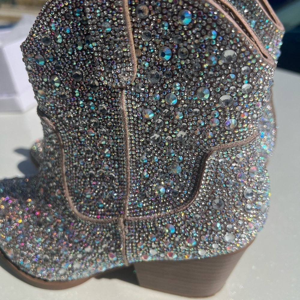 VERSONA COMFORT BOOTIES- LIKE NEW CONDITION - Picture 4 of 5